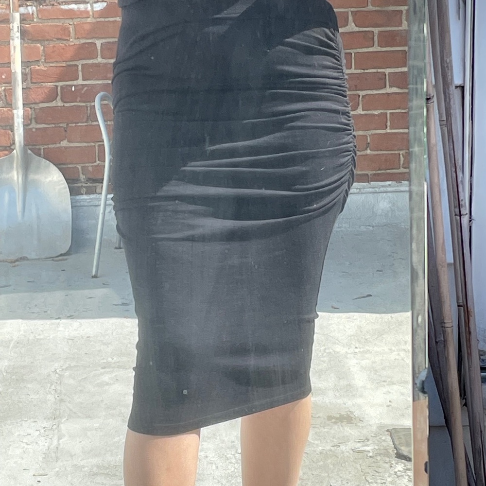 Evereve x Michael Stars Ruched Side Midi Pencil Skirt, Black